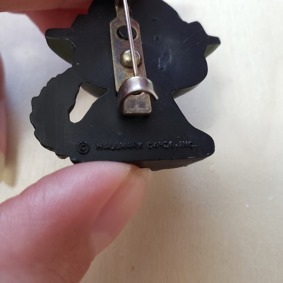 Hallmark Card Inc. Vintage Halloween Black Witch Kitten Cat Figural Pin - Picture 4 of 6